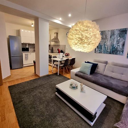 Apartment Banska - City Centre & Private Parking Banská Bystrica Eksteriør billede