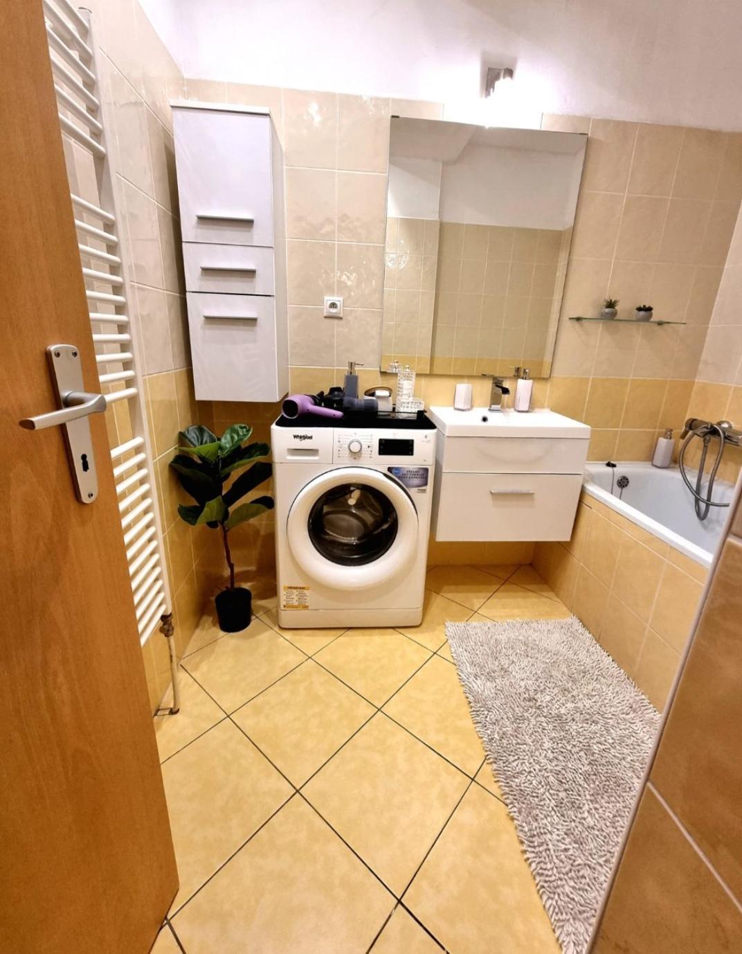 Apartment Banska - City Centre & Private Parking Banská Bystrica Eksteriør billede